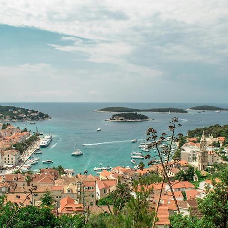 Jesliving Hvar - 2 Bedroom Elegant Apartment With Sea View In Historic Center Of Hvar Town Bagian luar foto