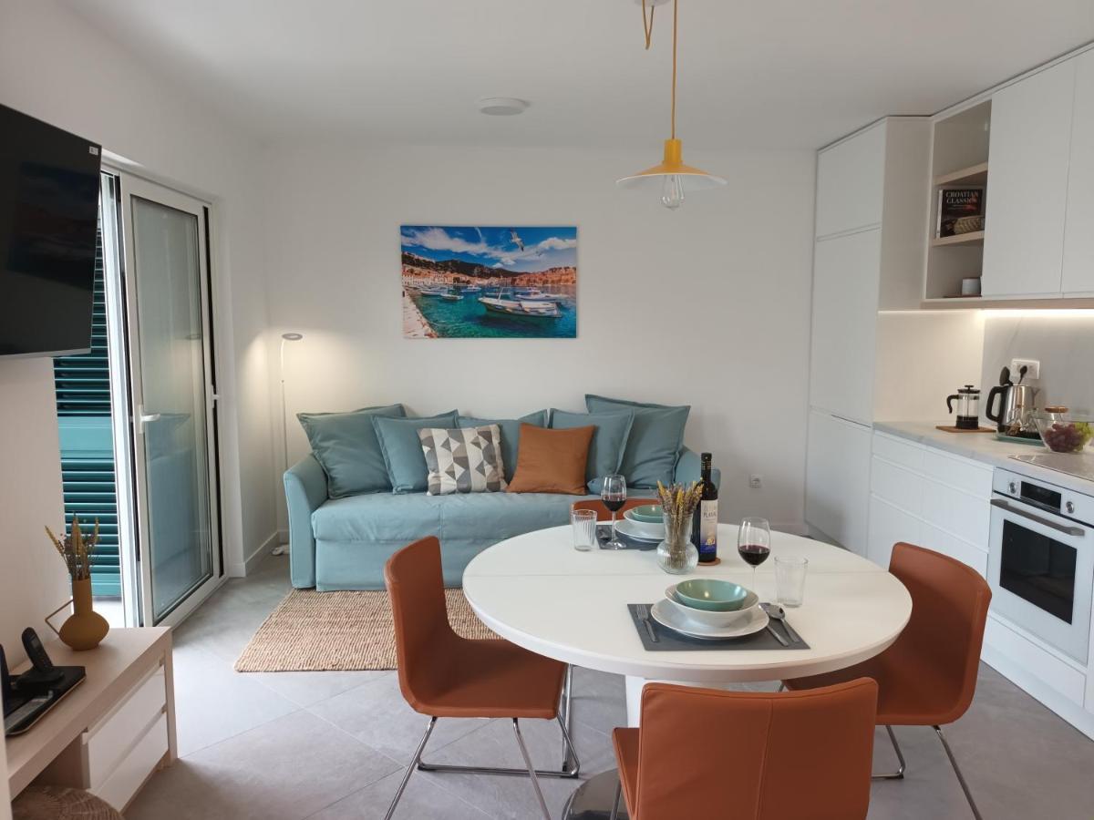 Jesliving Hvar - 2 Bedroom Elegant Apartment With Sea View In Historic Center Of Hvar Town Bagian luar foto