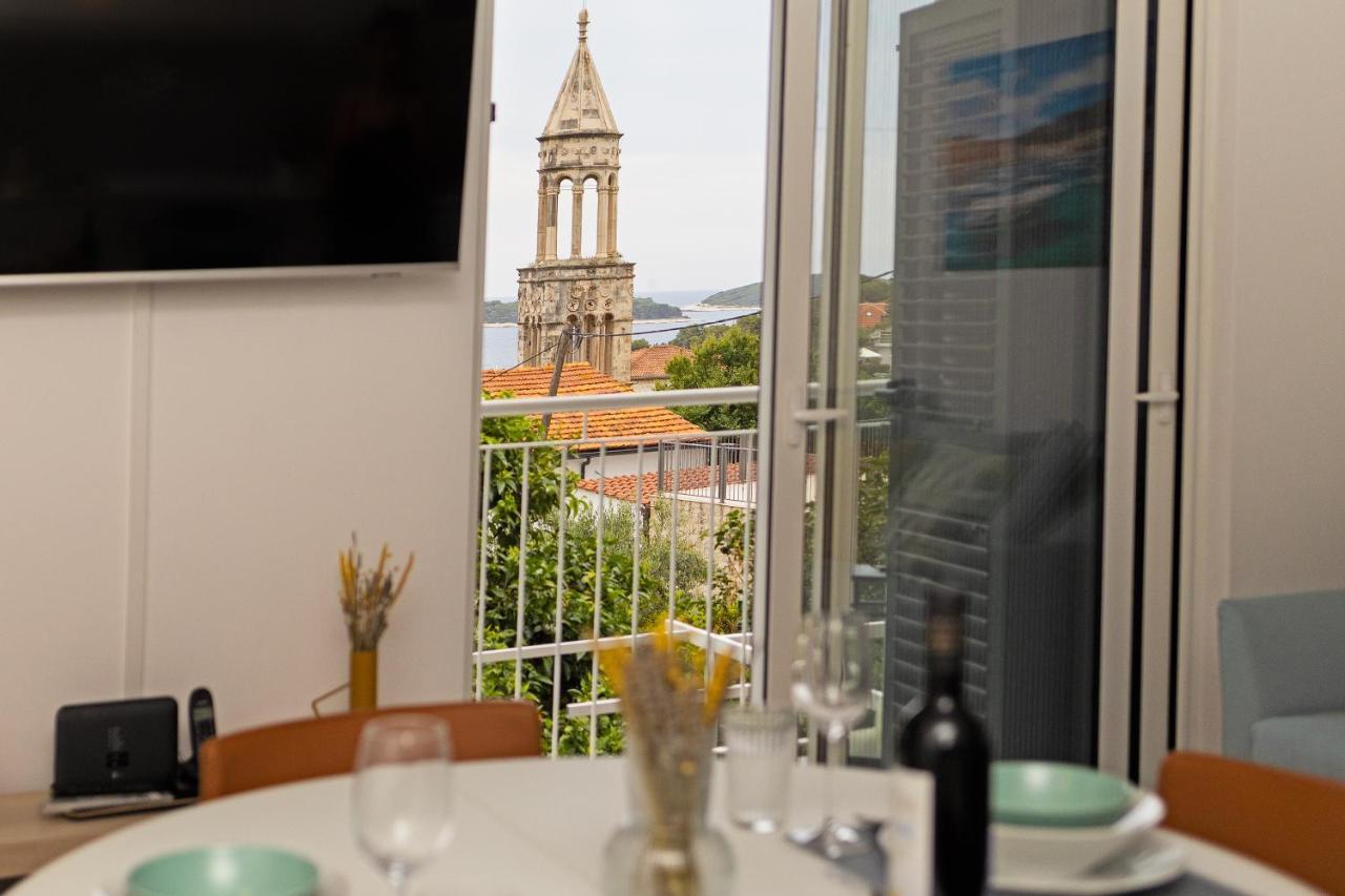 Jesliving Hvar - 2 Bedroom Elegant Apartment With Sea View In Historic Center Of Hvar Town Bagian luar foto