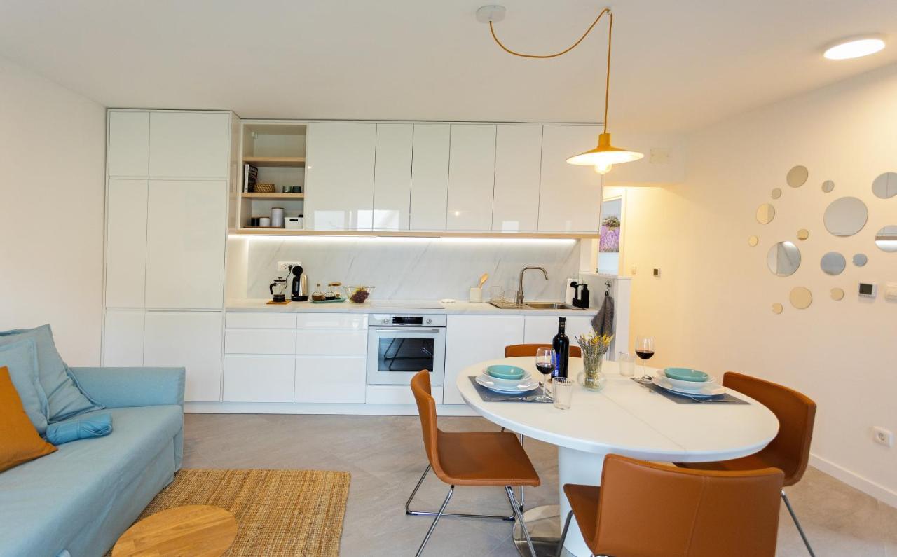 Jesliving Hvar - 2 Bedroom Elegant Apartment With Sea View In Historic Center Of Hvar Town Bagian luar foto
