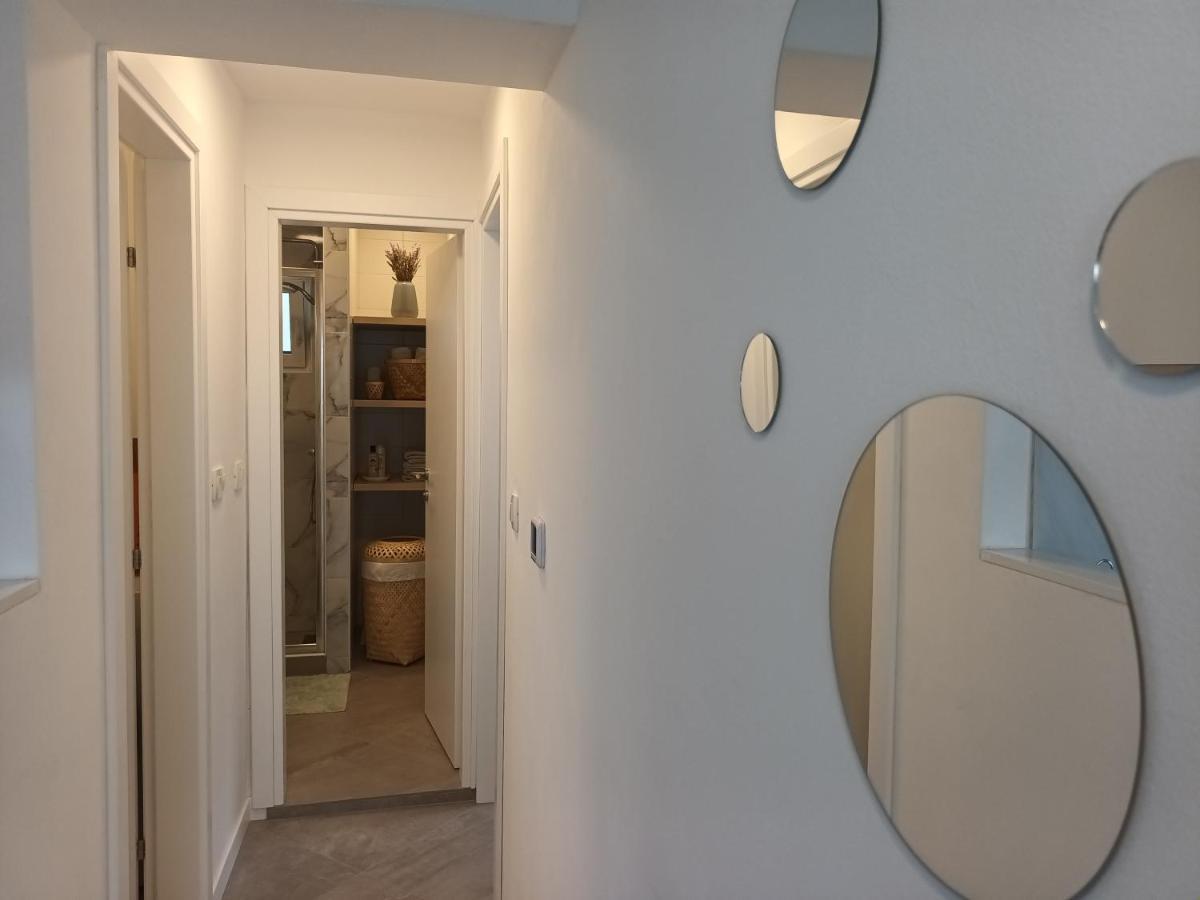 Jesliving Hvar - 2 Bedroom Elegant Apartment With Sea View In Historic Center Of Hvar Town Bagian luar foto