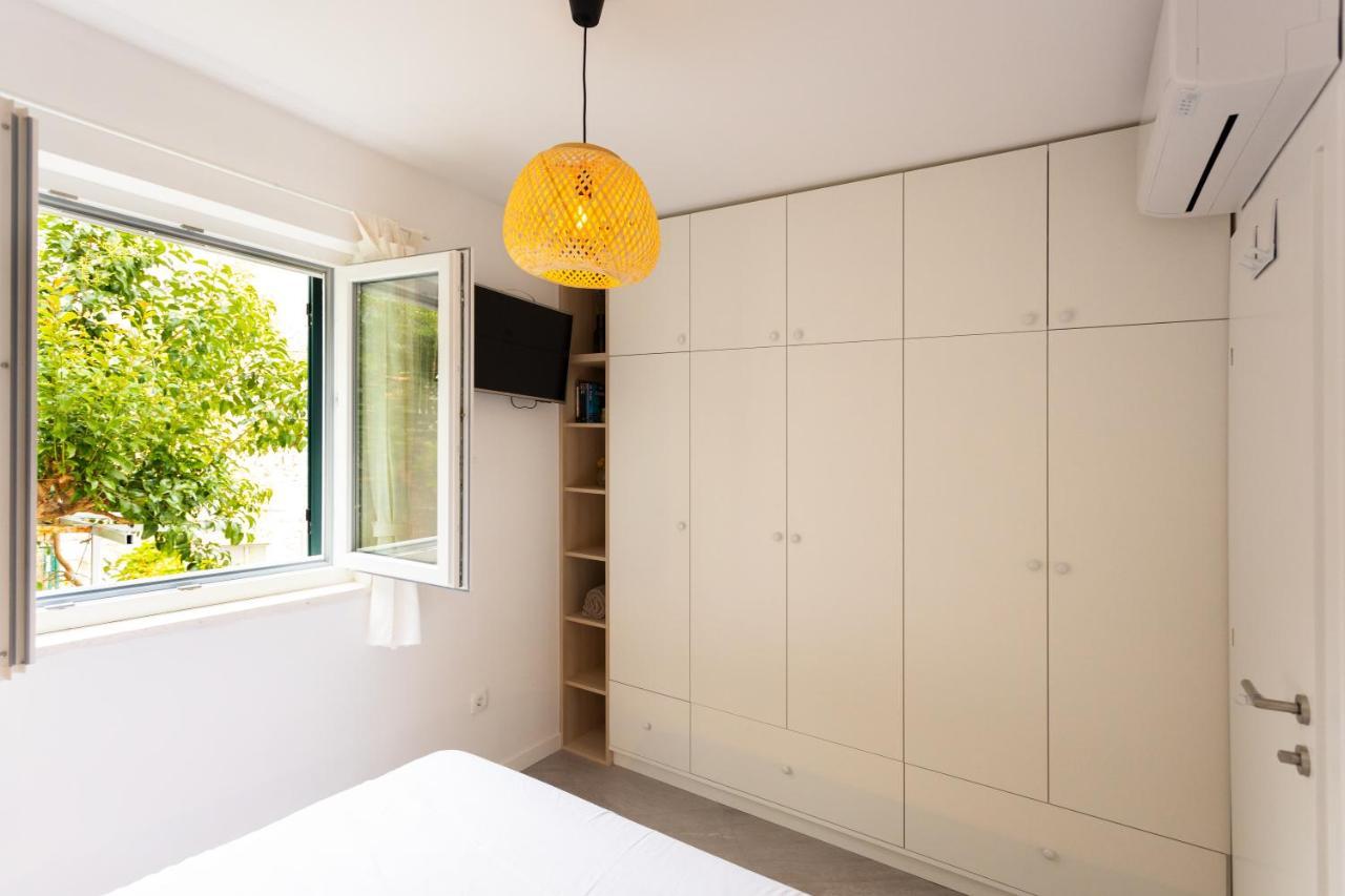 Jesliving Hvar - 2 Bedroom Elegant Apartment With Sea View In Historic Center Of Hvar Town Bagian luar foto
