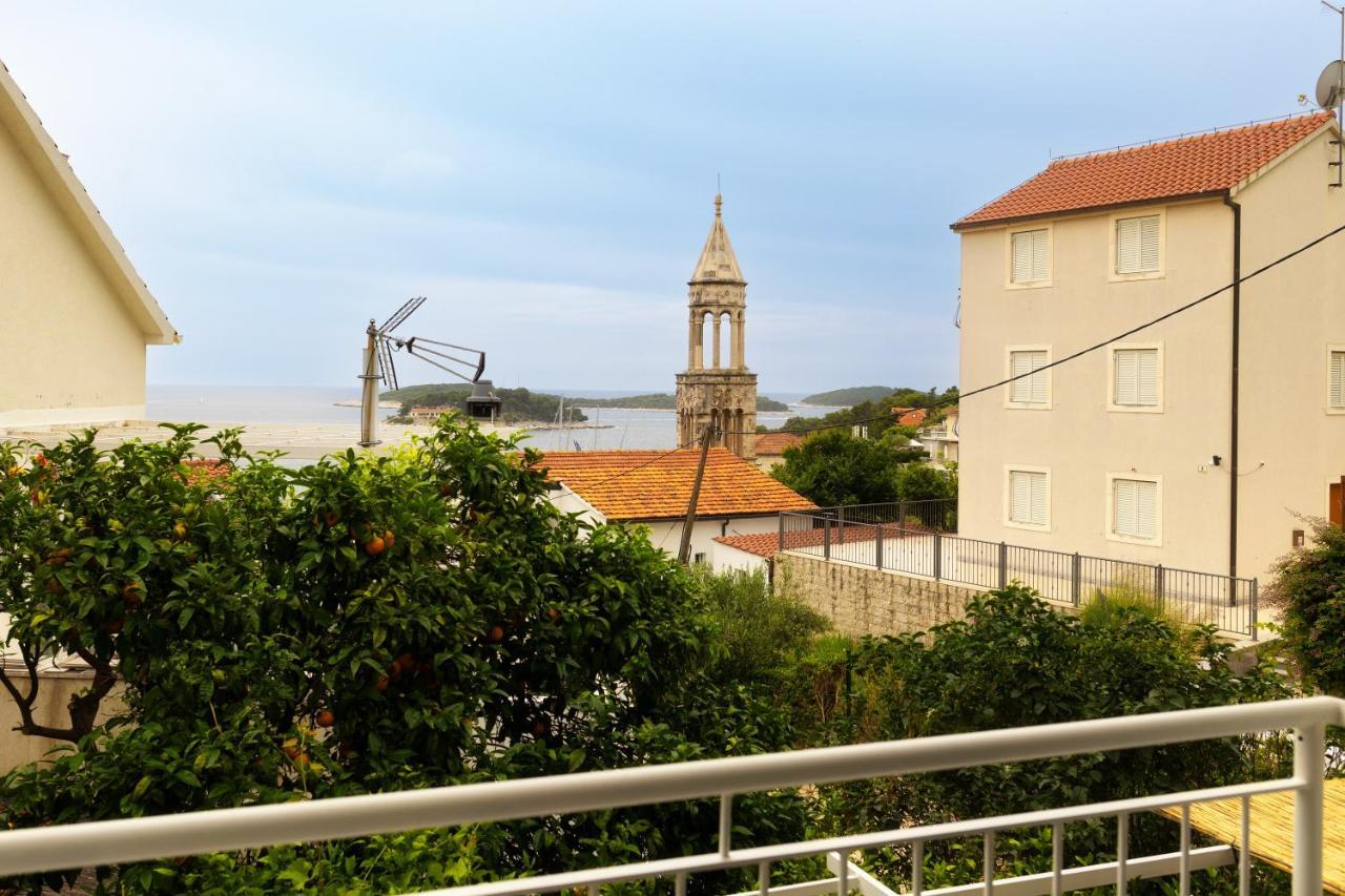 Jesliving Hvar - 2 Bedroom Elegant Apartment With Sea View In Historic Center Of Hvar Town Bagian luar foto