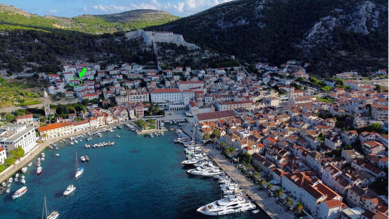 Jesliving Hvar - 2 Bedroom Elegant Apartment With Sea View In Historic Center Of Hvar Town Bagian luar foto