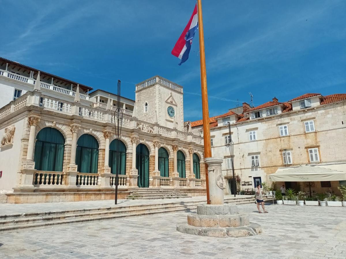 Jesliving Hvar - 2 Bedroom Elegant Apartment With Sea View In Historic Center Of Hvar Town Bagian luar foto
