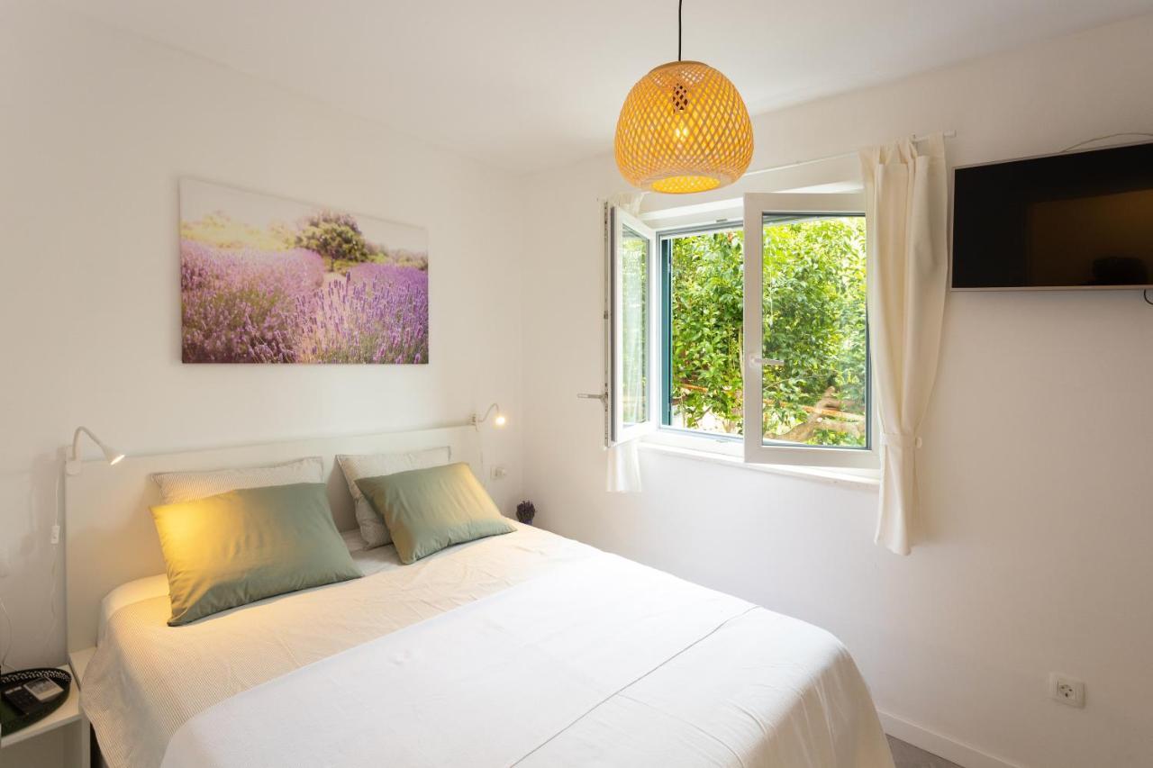 Jesliving Hvar - 2 Bedroom Elegant Apartment With Sea View In Historic Center Of Hvar Town Bagian luar foto