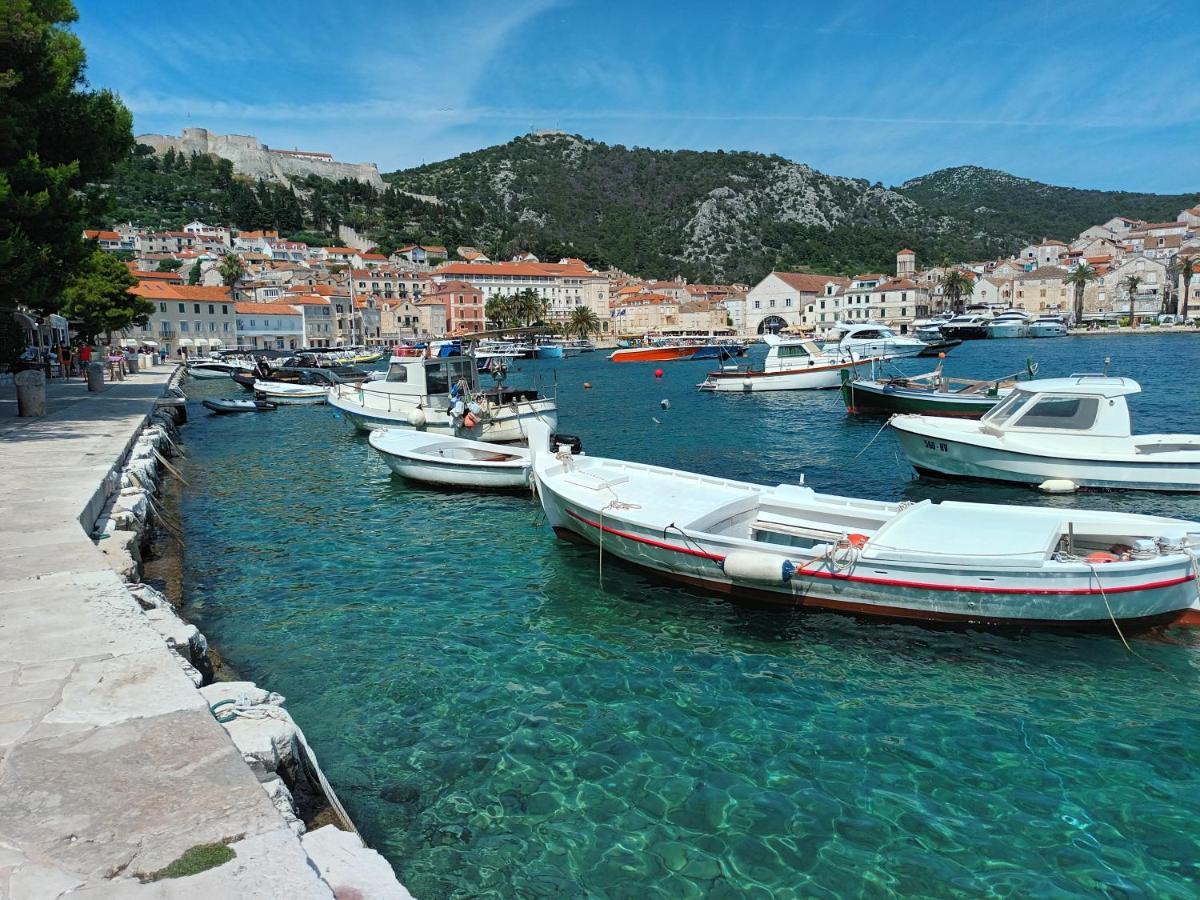 Jesliving Hvar - 2 Bedroom Elegant Apartment With Sea View In Historic Center Of Hvar Town Bagian luar foto