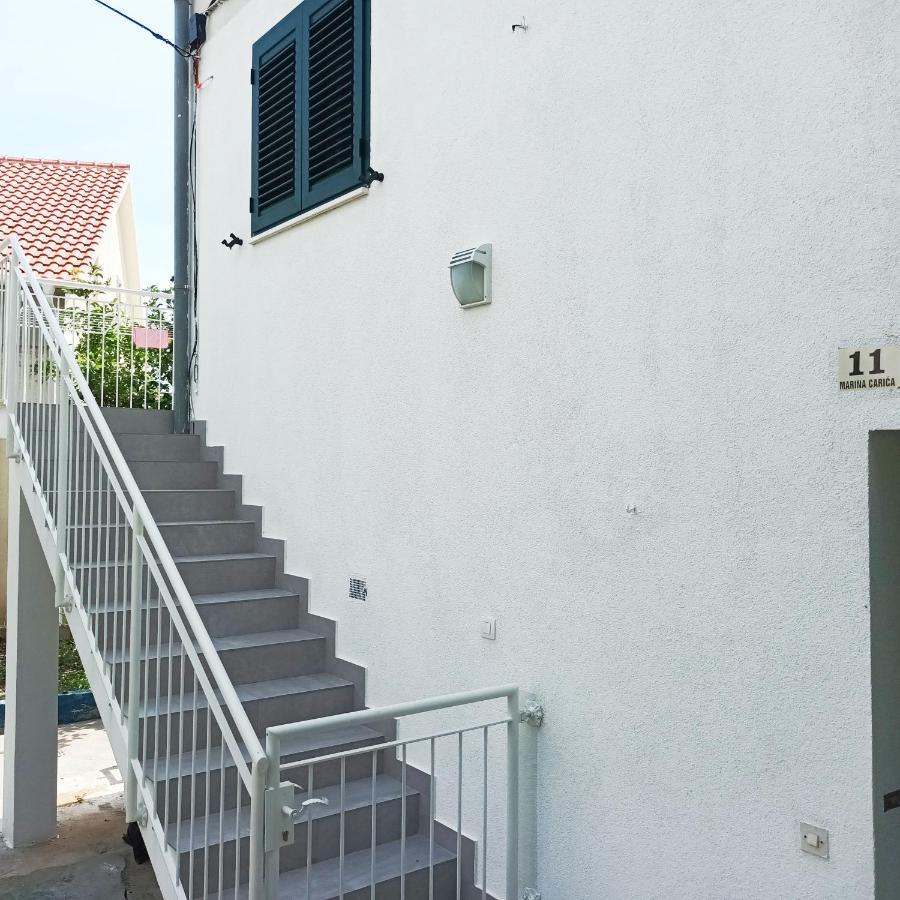 Jesliving Hvar - 2 Bedroom Elegant Apartment With Sea View In Historic Center Of Hvar Town Bagian luar foto