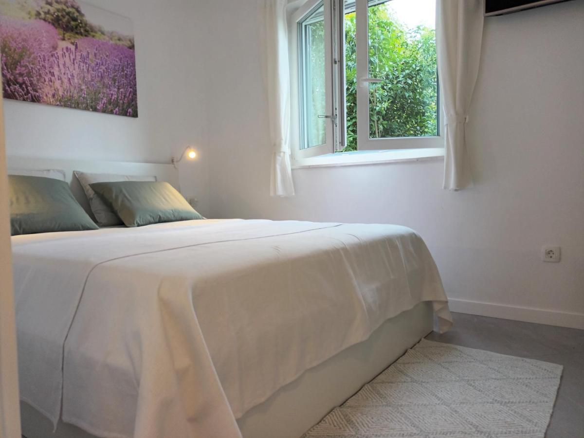 Jesliving Hvar - 2 Bedroom Elegant Apartment With Sea View In Historic Center Of Hvar Town Bagian luar foto