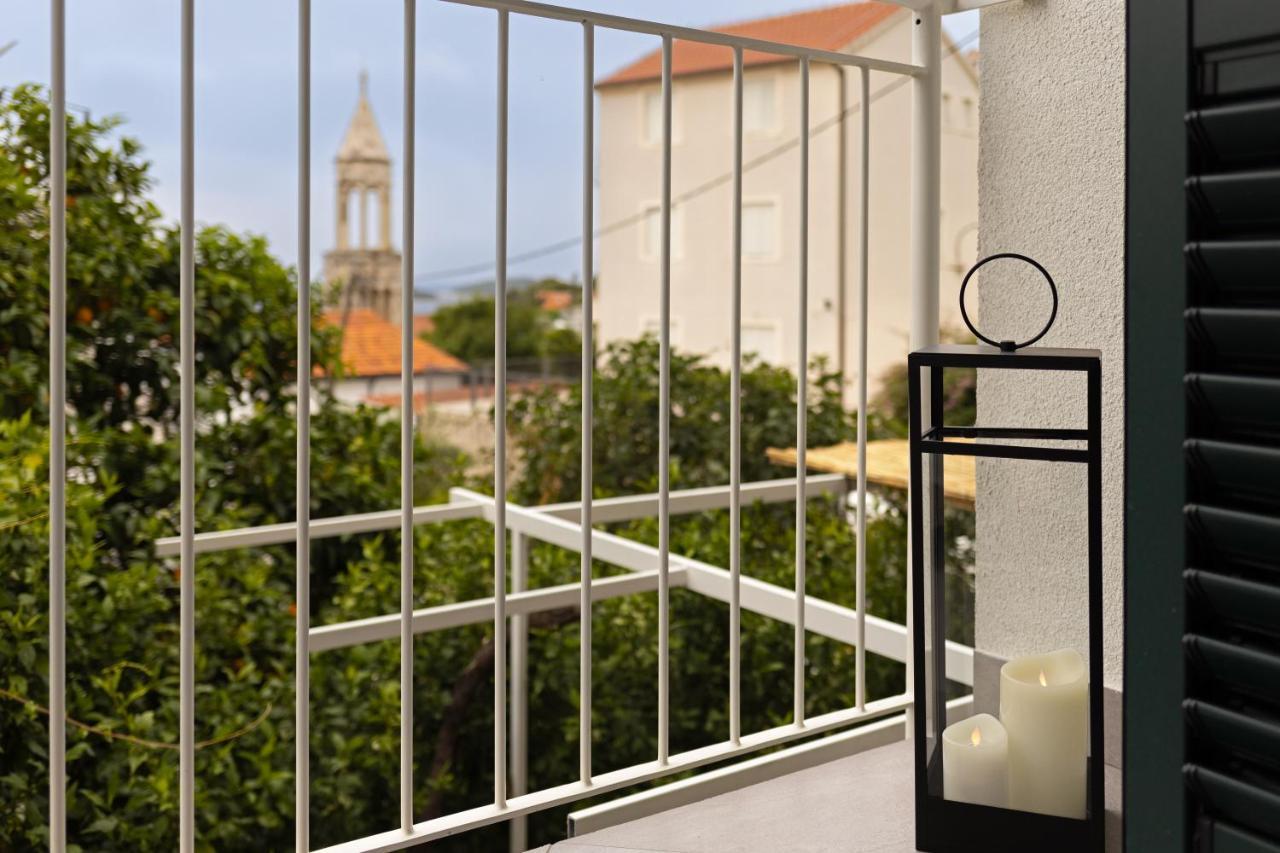 Jesliving Hvar - 2 Bedroom Elegant Apartment With Sea View In Historic Center Of Hvar Town Bagian luar foto