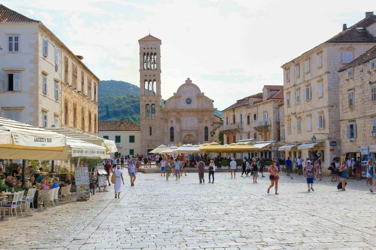 Jesliving Hvar - 2 Bedroom Elegant Apartment With Sea View In Historic Center Of Hvar Town Bagian luar foto