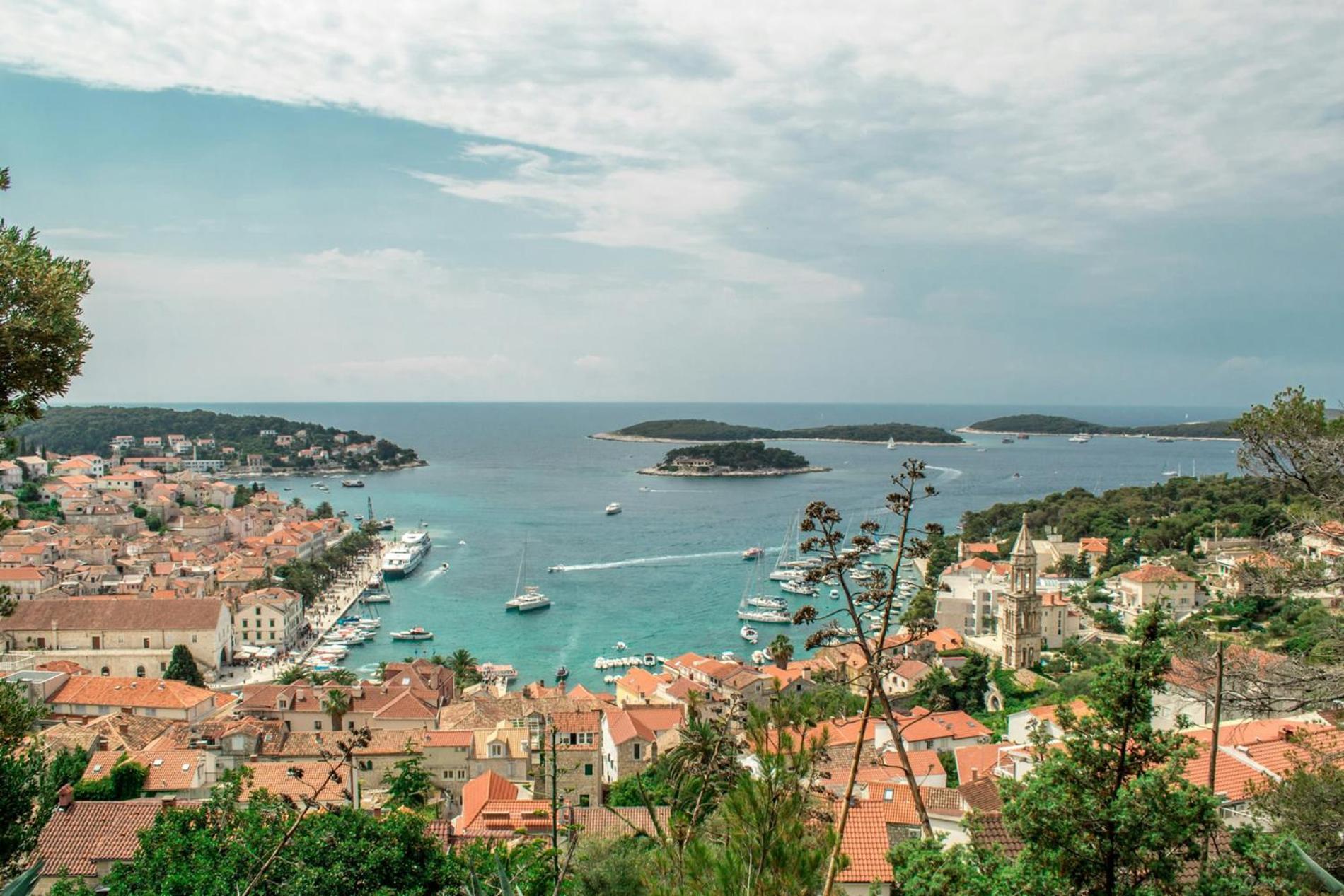 Jesliving Hvar - 2 Bedroom Elegant Apartment With Sea View In Historic Center Of Hvar Town Bagian luar foto